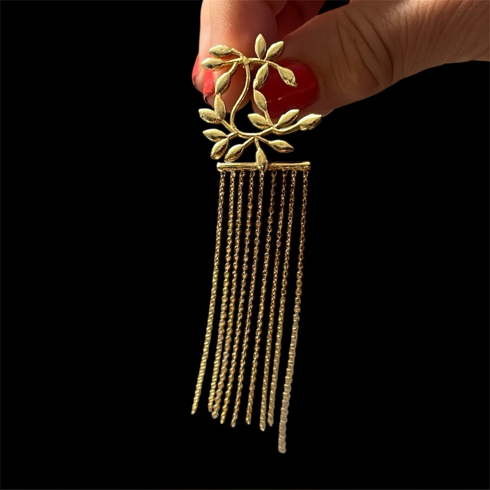SHASHI Geranium Floral Gold-tone Plated Dangling Chain Post Earring - Picture 4 of 15
